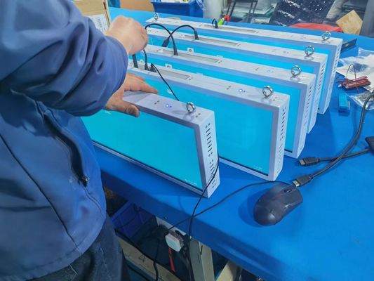 19.5 24 34 43 65 75 polegadas Mural montado Barra esticada LCD Display TFT LCD Modulo 4K