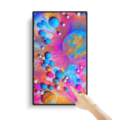Sinalização digital de 65 polegadas 4K Ultra HD montada na parede com 4mm/10mm de bordas e painel de toque infravermelho