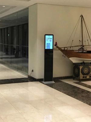 Quiosque de sinalização digital em pé 21.5-65 polegadas Resolução 1920x1080