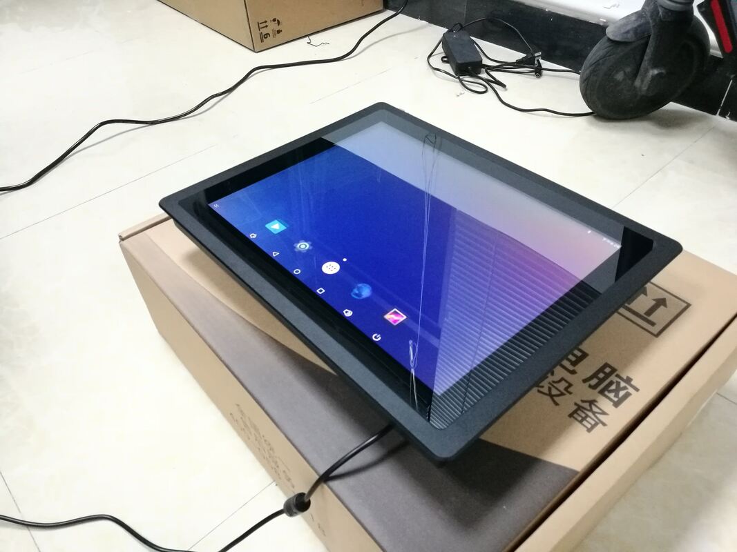 Display de sinalização digital de CPU de quatro núcleos com sistema operacional Android e Windows projetado para operação em vários ambientes comerciais