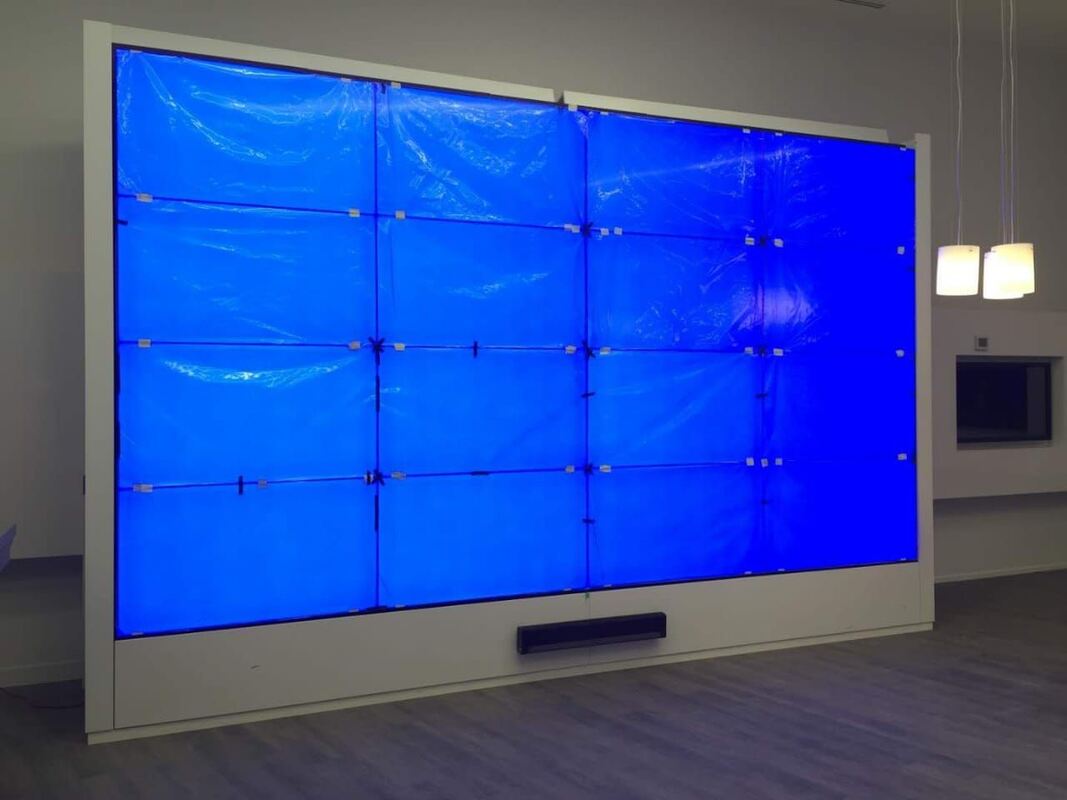 Conectividade Wi-Fi Display de sinalização com tela sensível ao toque integrado com 2 GB de RAM e 8 GB de ROM com suporte a plataformas de publicidade interativa versáteis