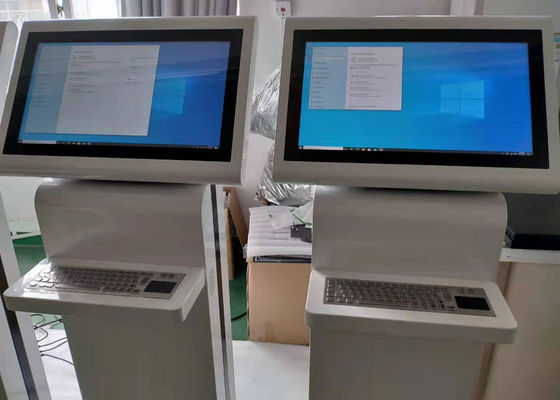 Multimédios eretos livres do quiosque que anunciam o jogador RS232 branco com teclado